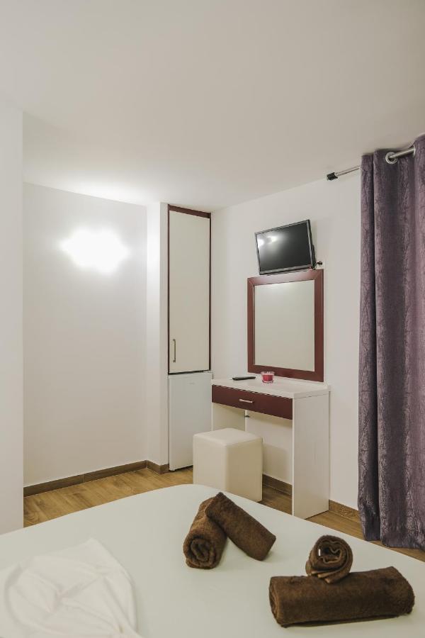 Fori'S Rooms Himare Exterior photo