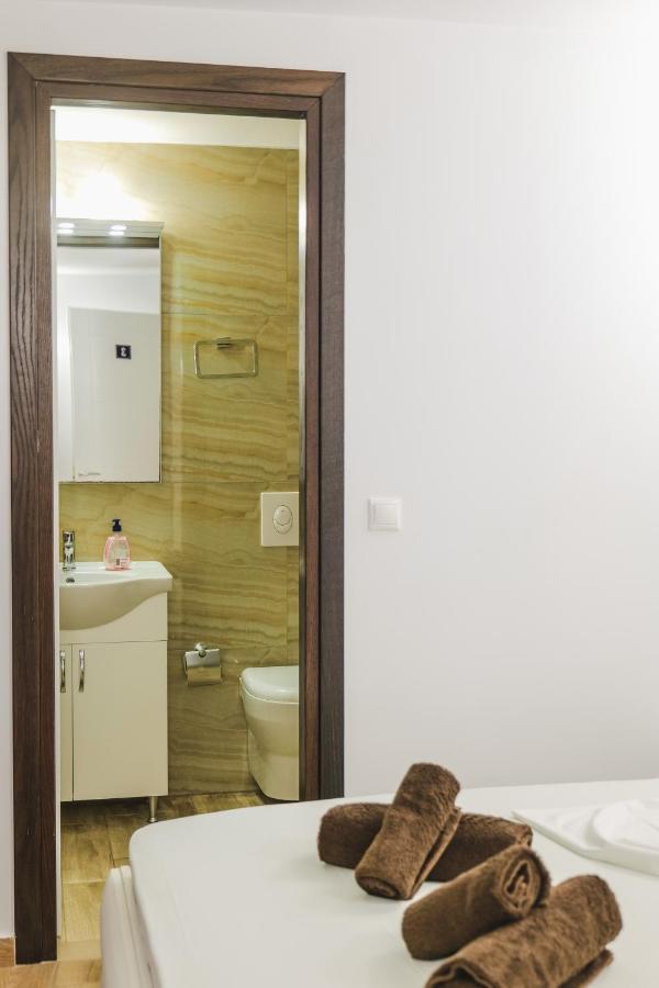 Fori'S Rooms Himare Exterior photo