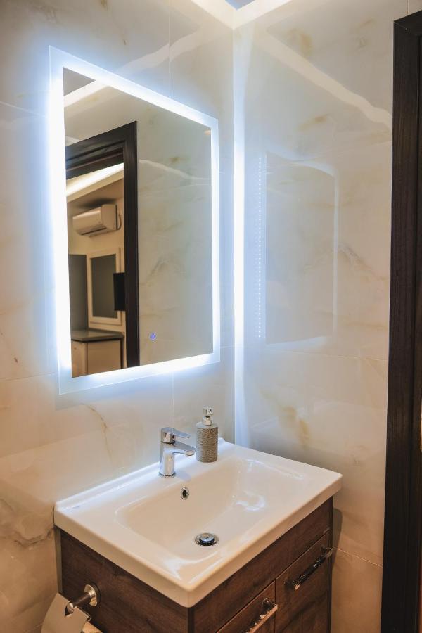 Fori'S Rooms Himare Exterior photo