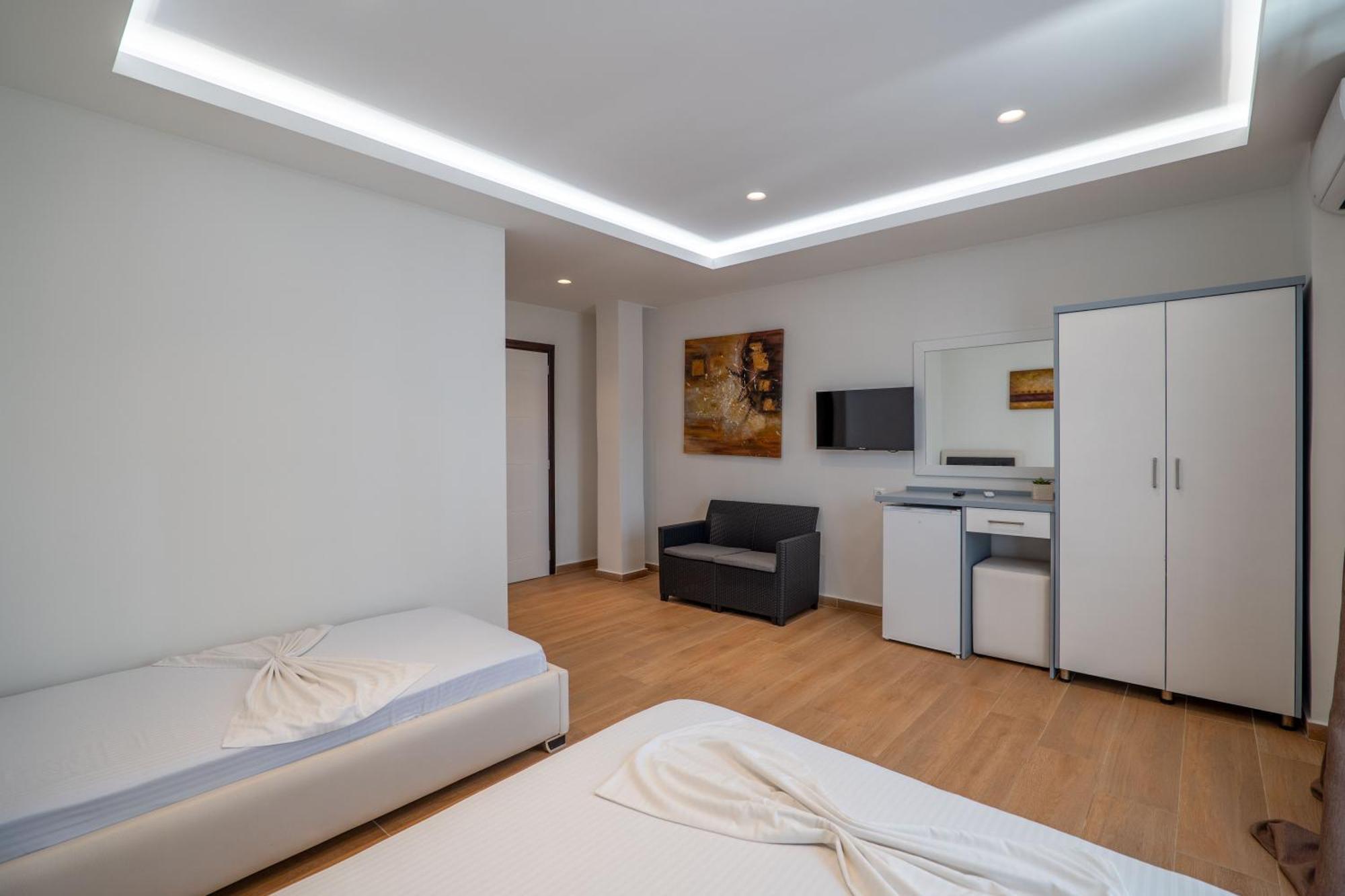 Fori'S Rooms Himare Exterior photo