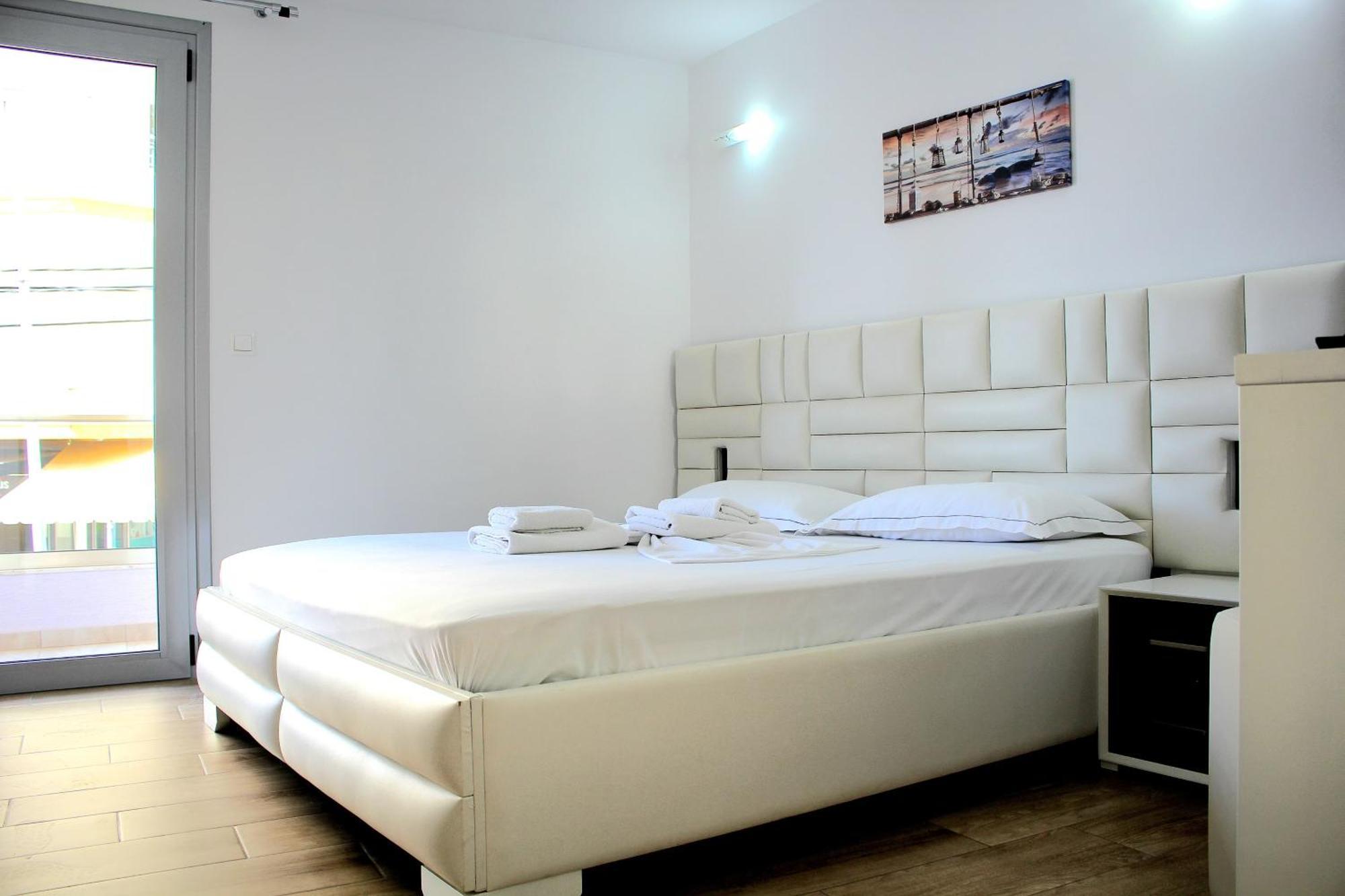 Fori'S Rooms Himare Exterior photo