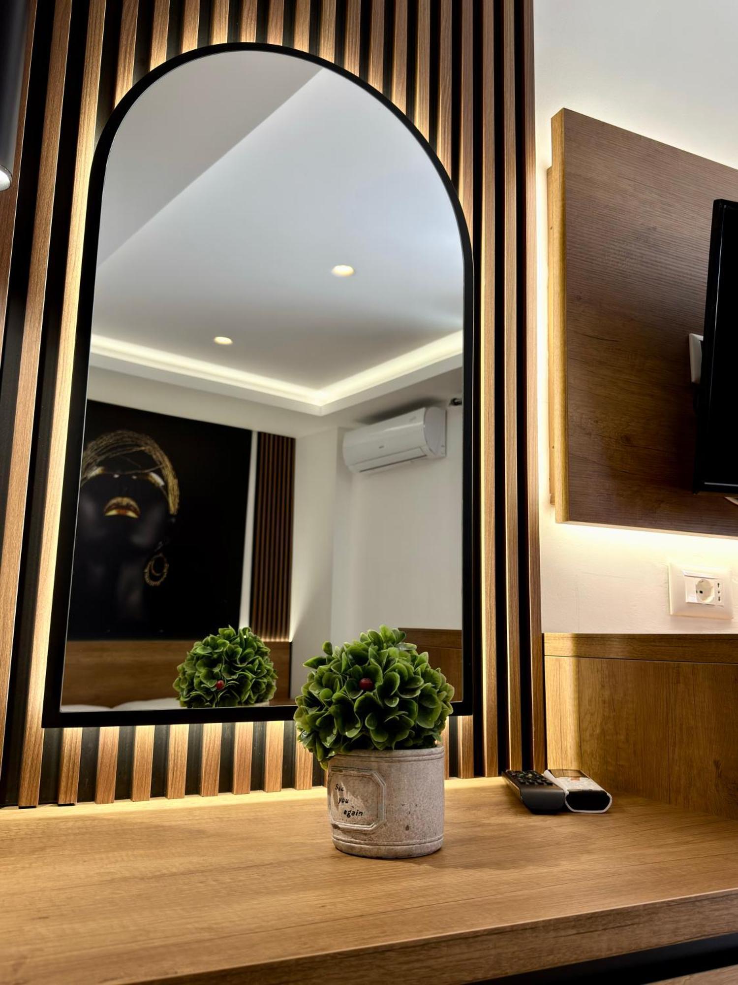 Fori'S Rooms Himare Exterior photo